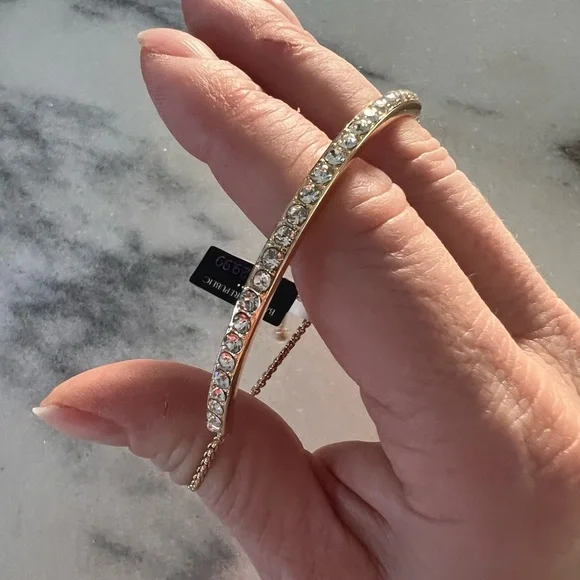 Gold and rhinestone diamond bracelet with toggle close - Picture 3 of 4